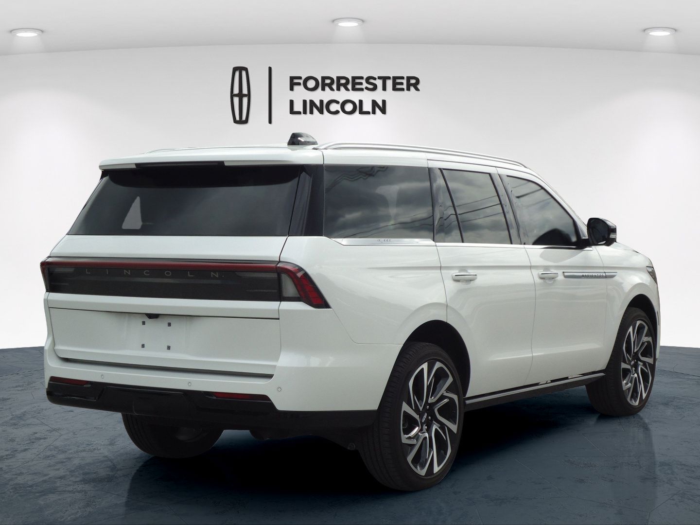 Used 2026 Lincoln Navigator Reserve AWD/4WD image 3