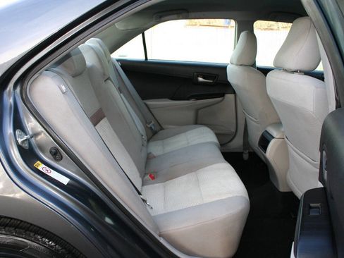 Used 2013 Toyota Camry LE image 16