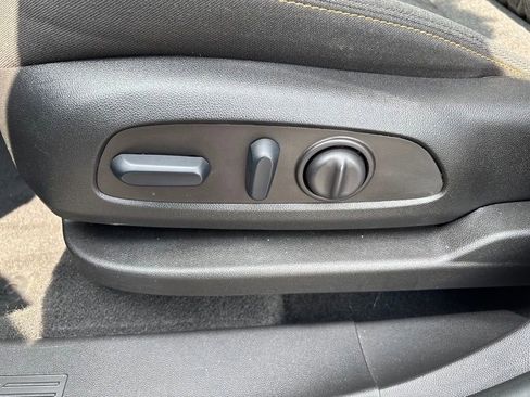 Used 2023 Chevrolet Equinox LT FWD image 16