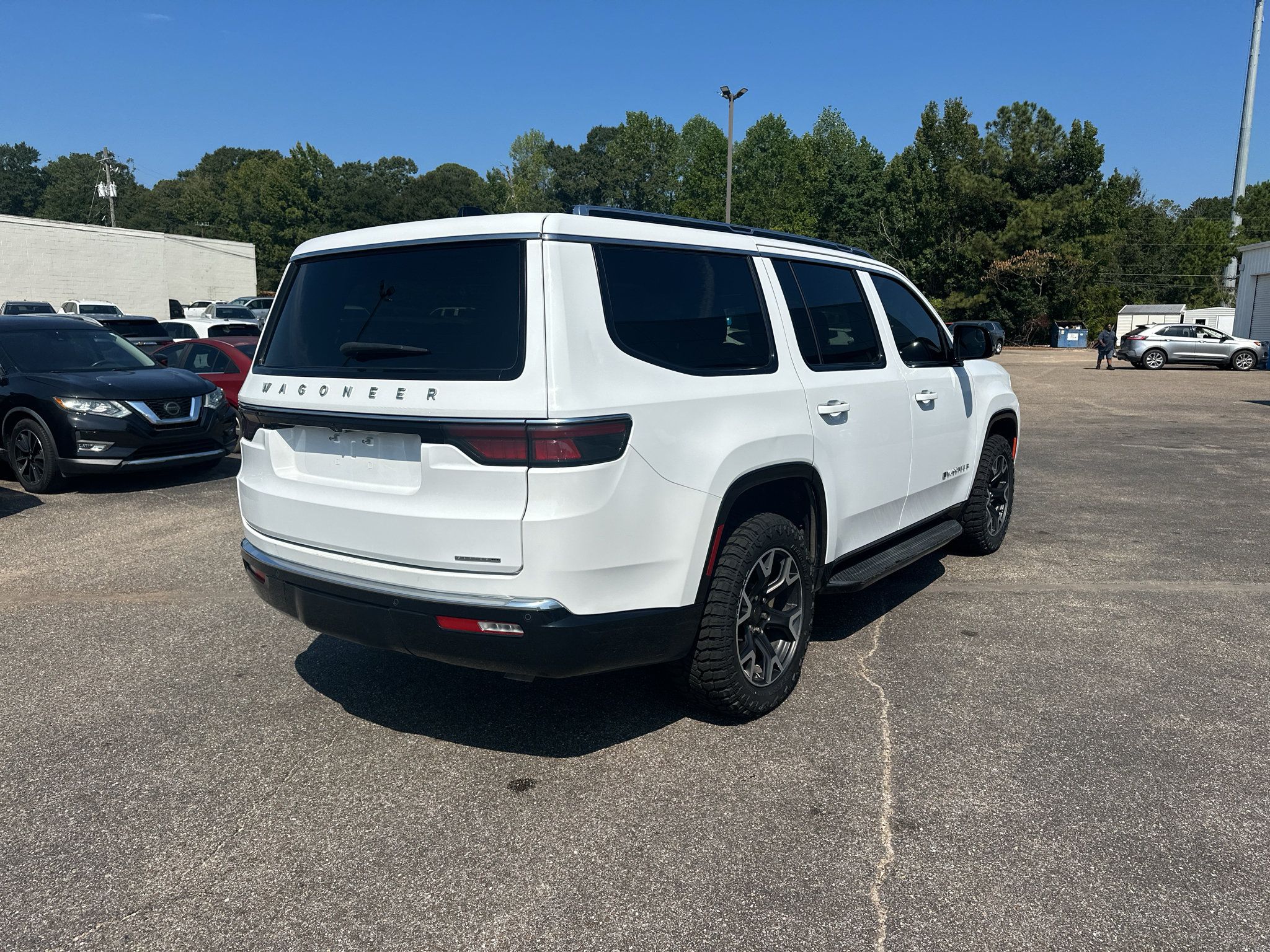 Used 2024 Jeep Wagoneer Series III AWD/4WD image 5