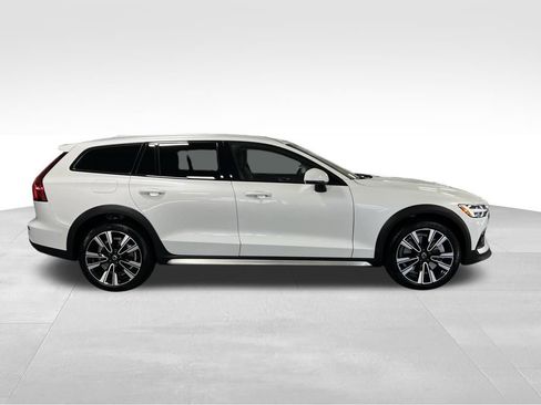 Used 2026 Volvo V60 B5 Cross Country Ultra w/ Climate Package AWD/4WD image 6