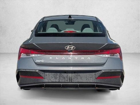 Used 2024 Hyundai Elantra SE FWD image 6