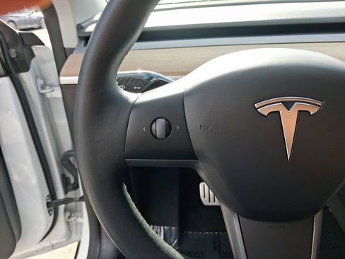 Used 2021 Tesla Model Y Performance AWD/4WD image 19
