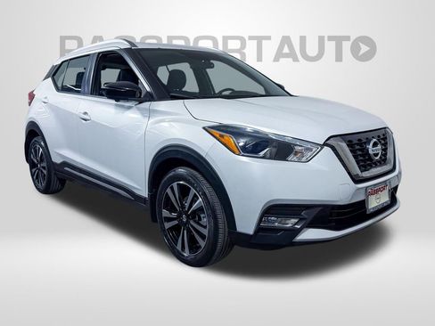 Used 2018 Nissan Kicks SR image 3