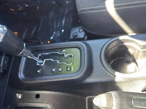 Used 2014 Jeep Wrangler Unlimited Sahara w/ Connectivity Group AWD/4WD image 13