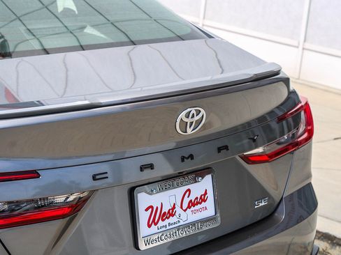 Used 2025 Toyota Camry SE FWD image 11