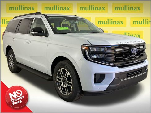 New 2025 Ford Expedition Active image 1