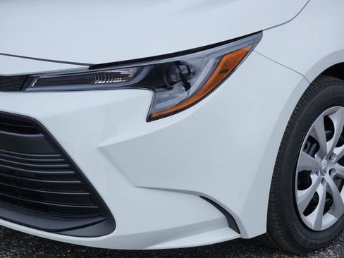 Used 2026 Toyota Corolla LE image 6