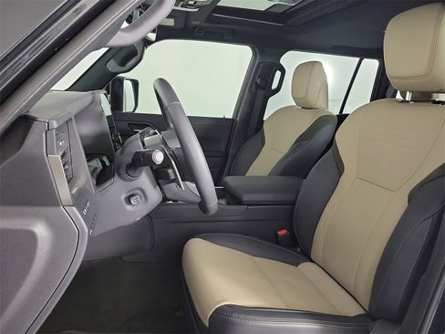 Used 2025 Lexus GX 550 image 13