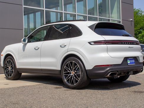 Used 2025 Porsche Cayenne Base w/ Premium Package Plus image 8