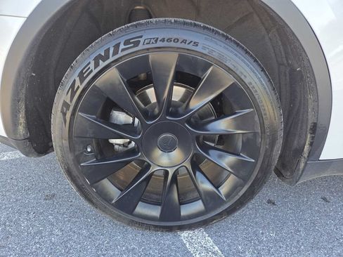 Used 2022 Tesla Model Y Long Range AWD/4WD image 28