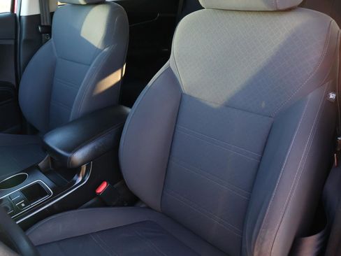 Used 2020 Kia Sorento LX image 12