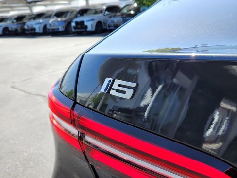 Used 2025 BMW i5 eDrive40i w/ Premium Package RWD image 50