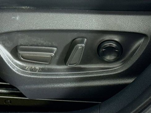 Certified 2022 Toyota Prius XLE image 12