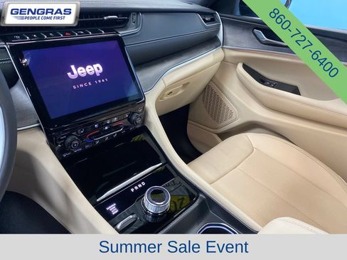 Certified 2025 Jeep Grand Cherokee Limited w/ Luxury Tech Group II AWD/4WD image 16