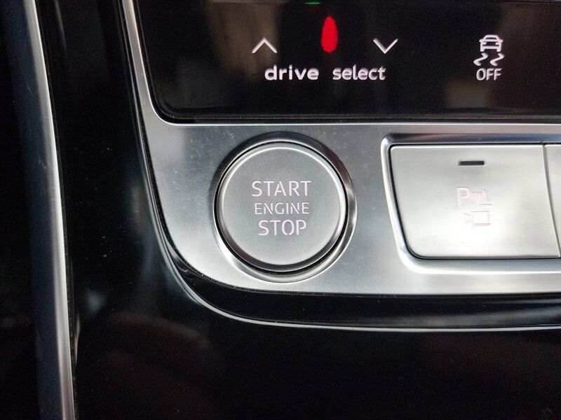 Used 2019 Audi Q8 Prestige w/ Luxury Package AWD/4WD image 42
