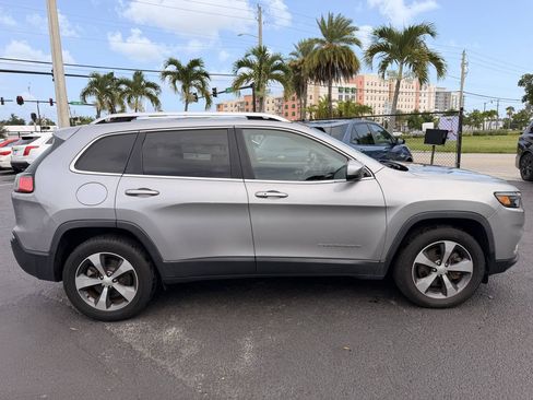 Used 2019 Jeep Cherokee Limited AWD/4WD image 7
