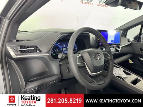 New 2026 Toyota Sienna Limited image 2