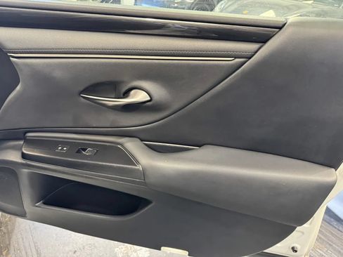 Used 2021 Lexus ES 300h w/ Accessory Package 2 FWD image 7