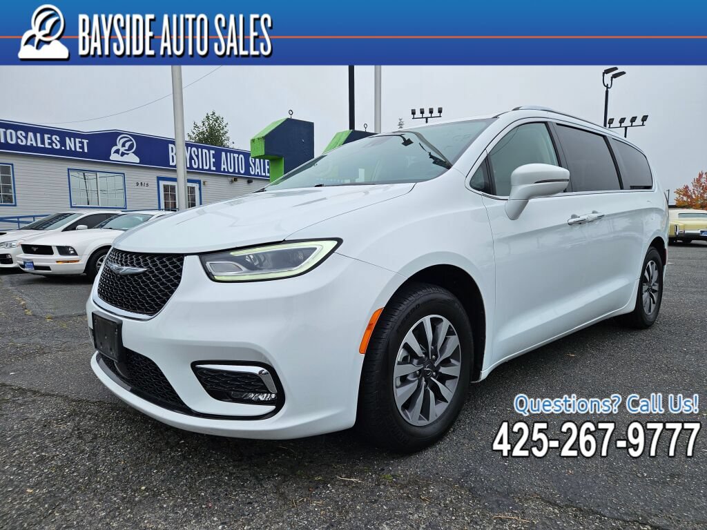 Used 2021 Chrysler Pacifica Touring-L FWD image 1