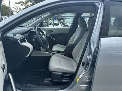 Used 2025 Toyota Corolla Cross L FWD image 2