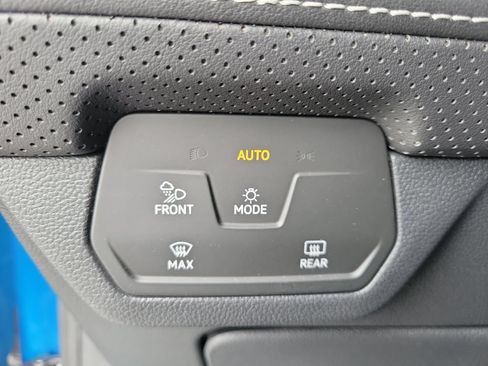 Used 2024 Volkswagen Atlas Cross Sport SE FWD image 26