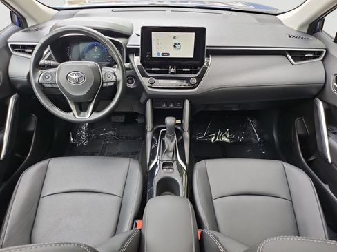 Used 2023 Toyota Corolla Cross XLE w/ Convenience Package AWD/4WD image 17