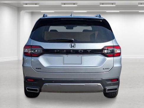 New 2026 Honda Pilot Touring image 3