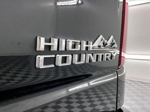 Used 2022 Chevrolet Silverado 1500 High Country w/ Technology Package image 8