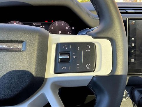 Used 2025 Land Rover Defender 110 S image 12