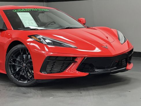 Used 2025 Chevrolet Corvette Stingray Coupe w/ 1LT image 3