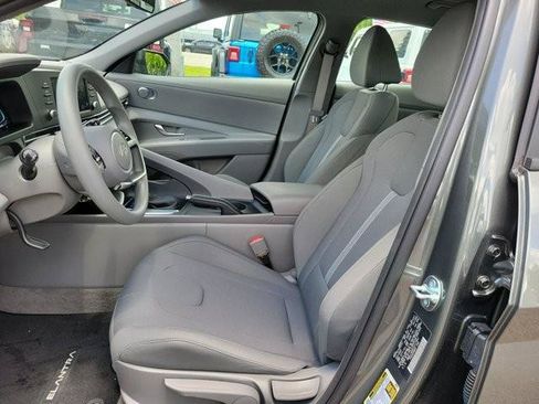 Certified 2026 Hyundai Elantra SE FWD image 17