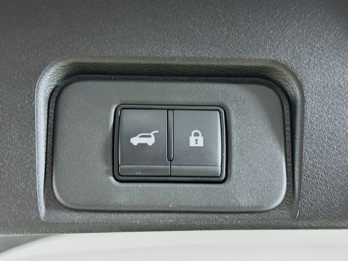 Used 2025 Nissan Rogue SV image 28