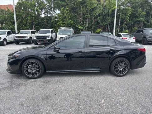 Used 2025 Toyota Camry SE w/ Convenience Package image 4