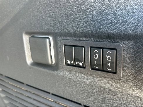 Certified 2024 Chevrolet Tahoe High Country w/ Advanced Technology Package image 32