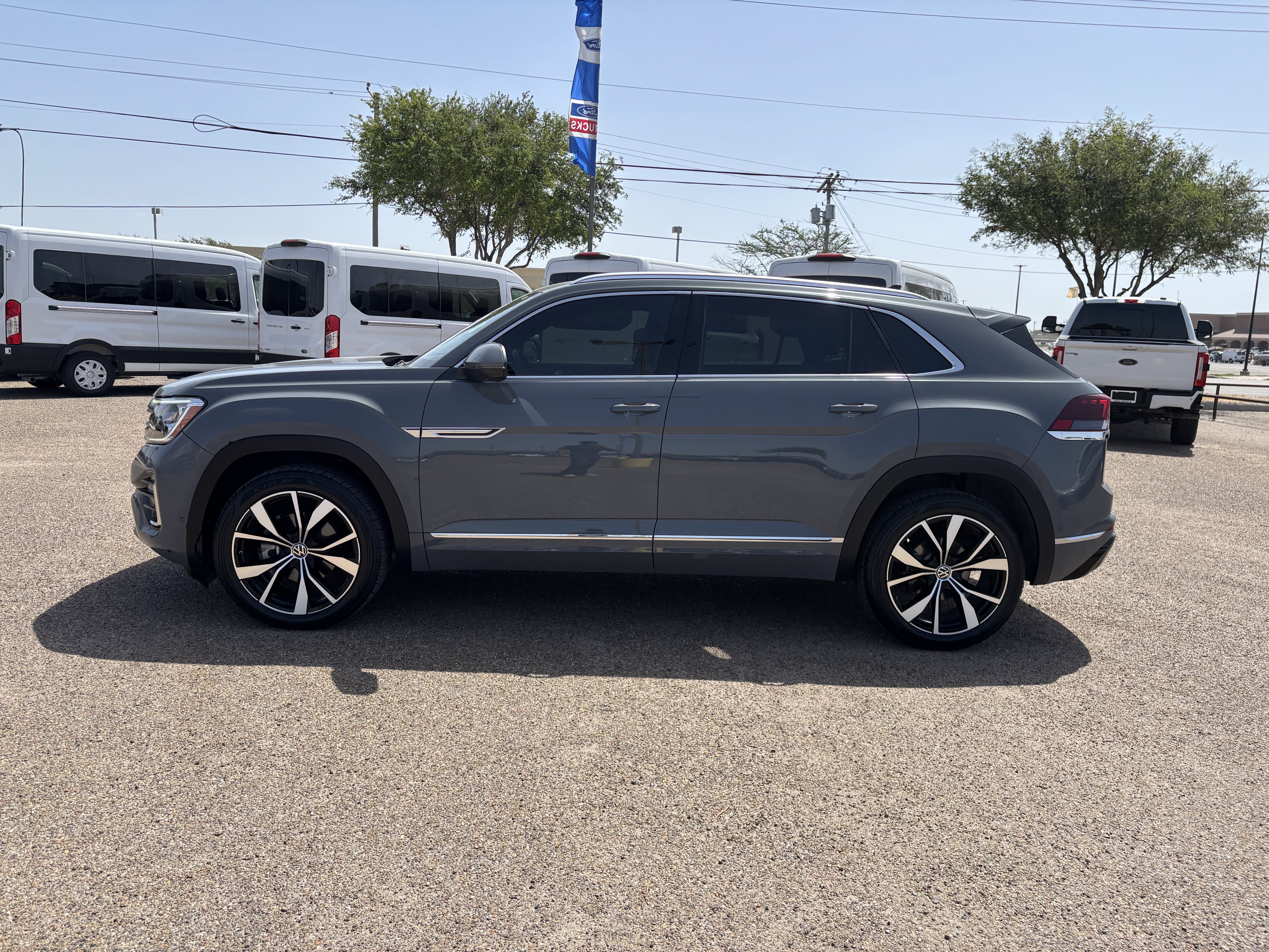 Used 2024 Volkswagen Atlas Cross Sport SEL Premium R-Line AWD/4WD image 2