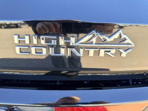 Used 2025 Chevrolet Traverse High Country AWD/4WD image 35