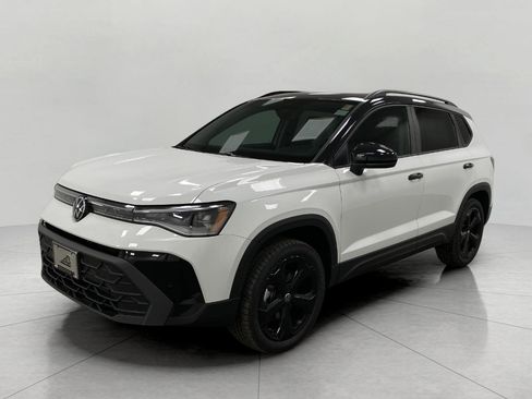 New 2026 Volkswagen Taos SE image 8