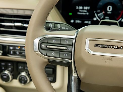 Used 2025 GMC Yukon Denali w/ Denali Reserve Package image 43