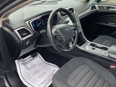 Used 2019 Ford Fusion SE FWD image 9