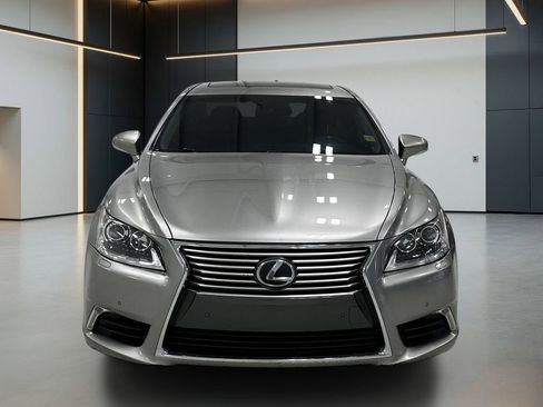 Used 2017 Lexus LS 460 w/ Comfort Package RWD image 9