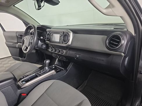 Used 2019 Toyota Tacoma SR5 AWD/4WD image 31