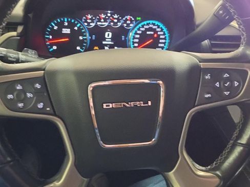 Used 2020 GMC Yukon XL Denali image 8