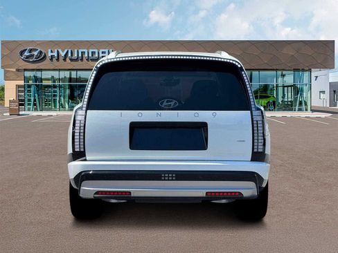 New 2026 Hyundai Ioniq 9 Limited w/ Tow & Go Package AWD/4WD image 9