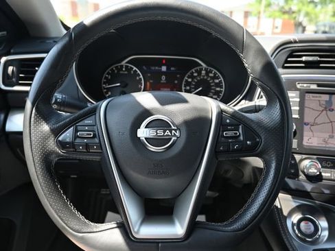 Used 2023 Nissan Maxima SL FWD image 45