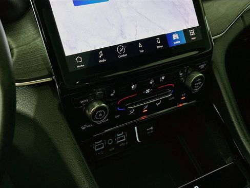 Used 2022 Jeep Grand Cherokee L Overland w/ Luxury Tech Group IV RWD image 14
