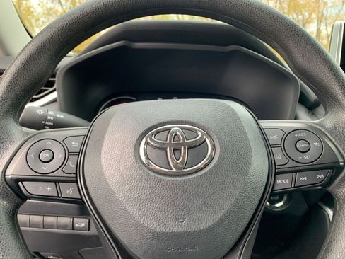 Used 2025 Toyota RAV4 XLE image 28