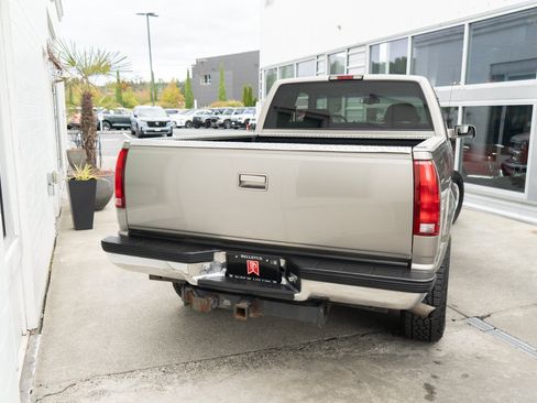 Used 1998 Chevrolet Silverado 2500 4x4 Extended Cab w/ Preferred Equipment Group 2 image 6