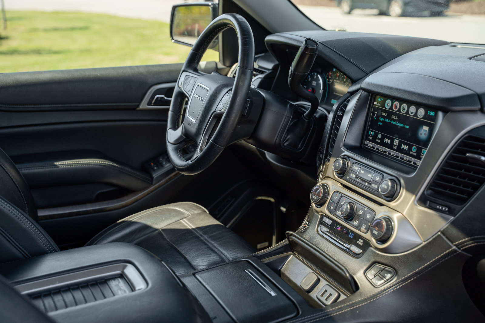 Used 2018 GMC Yukon XL Denali w/ Open Road Package AWD/4WD image 16