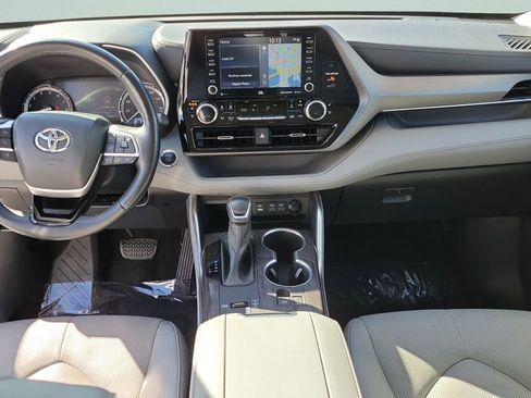 Used 2022 Toyota Highlander Limited image 14